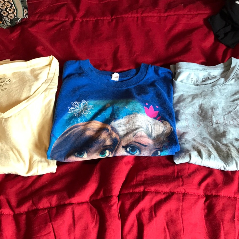 3 T-shirts (sizes vary)